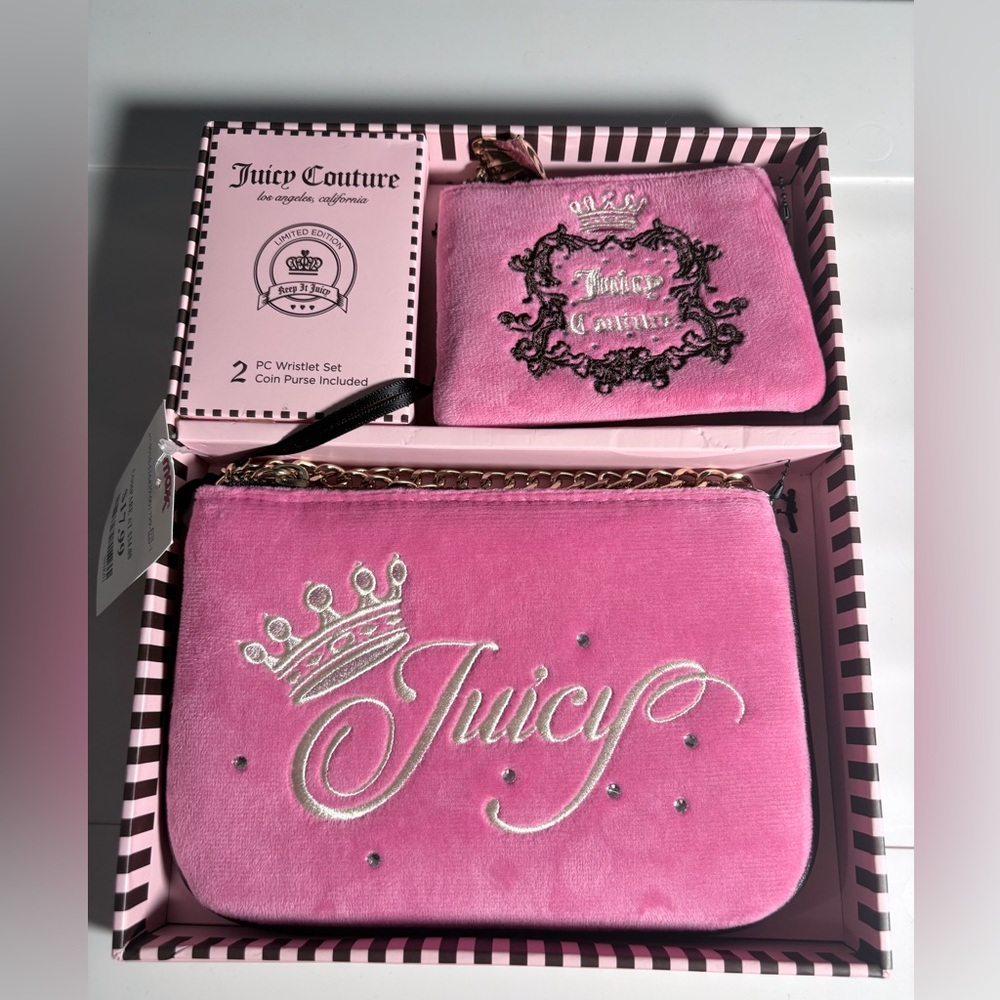 Juicy couture free love heritage 2 pc wristlet set